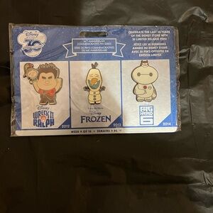 Disney store 30th anniversary pin 9/10